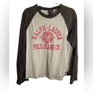 Used long sleeve tee in very good condition/ no rips stains or tears.